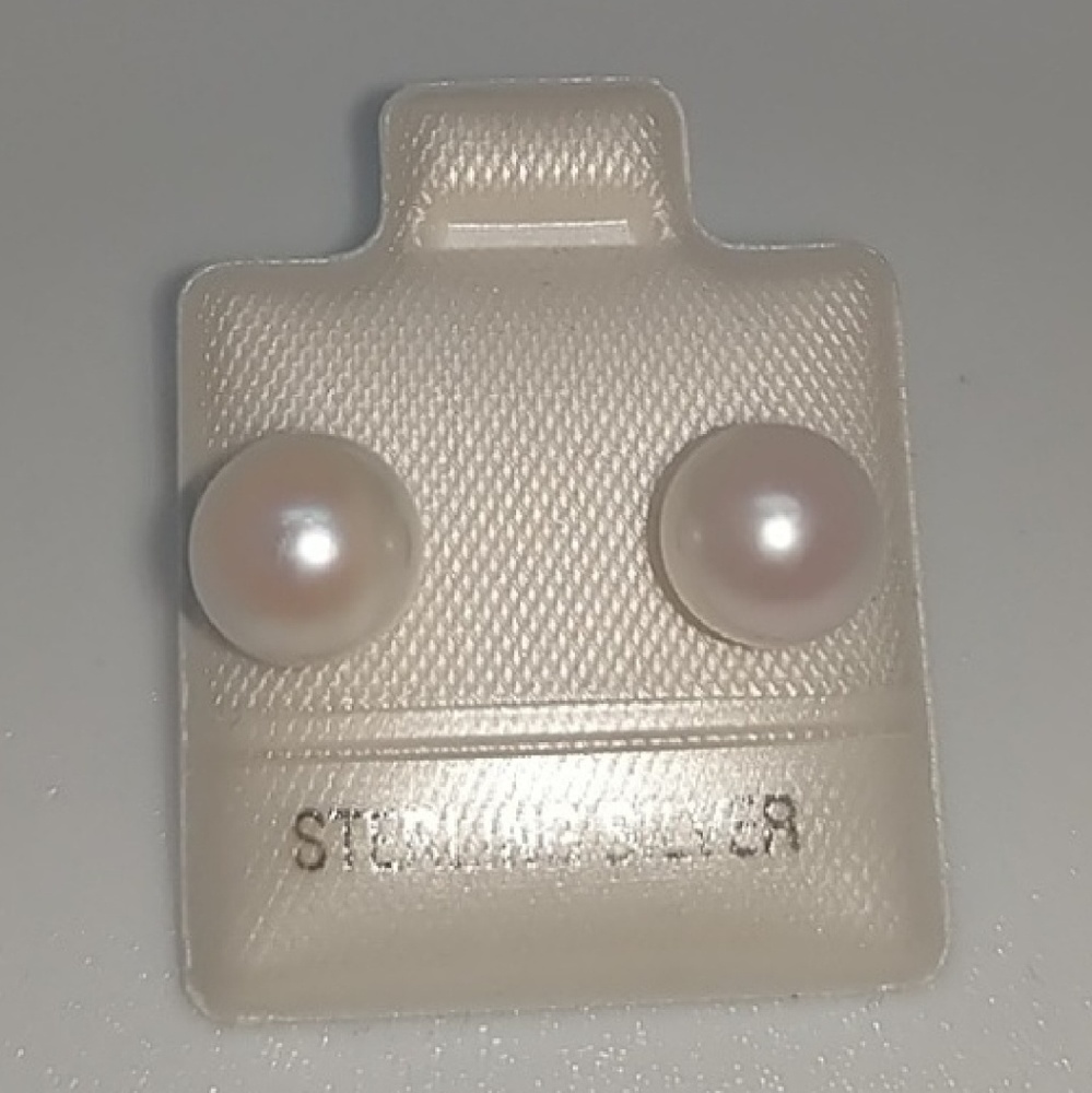 7 -7.5 mm cultured Pearl stud earrings